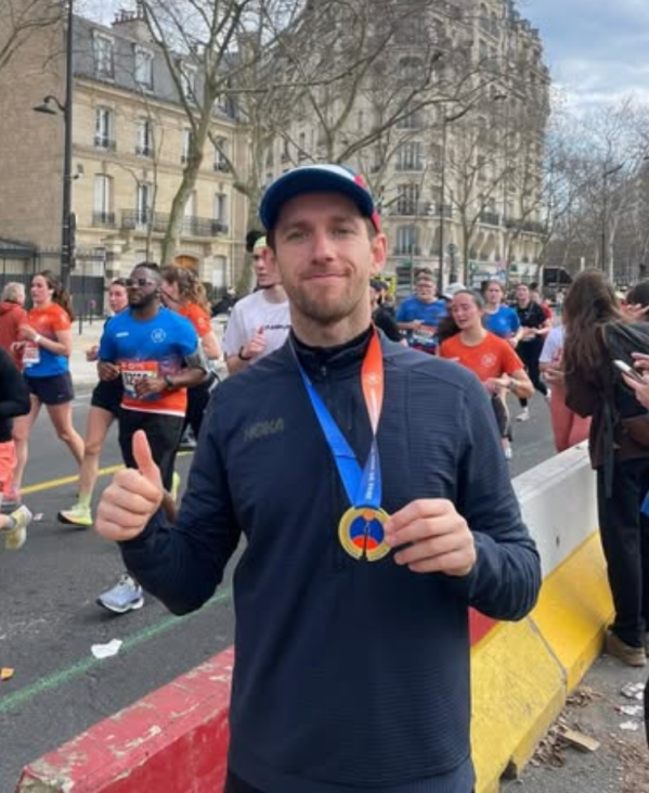 Un CEO au rythme de 3’53/km : Gaspard Hauet impressionne à Paris - Christophe LLAMAS Coaching