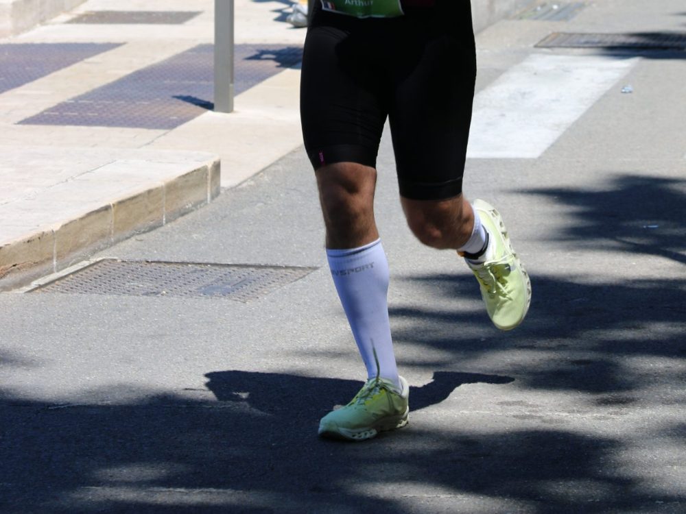 Coureur en fin de parcours sur un triathlon longue distance